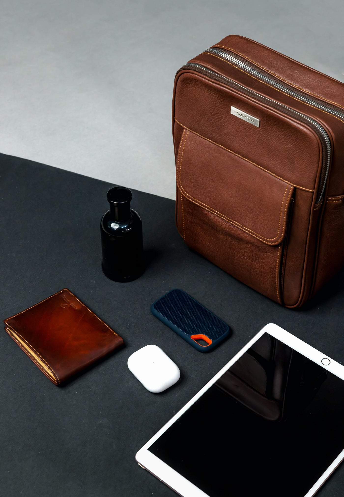 The Minimal Sling in cognac, carried light for the day.