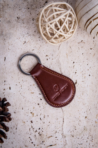 The Somerset key holder in cognac English Bridle leather, composed.