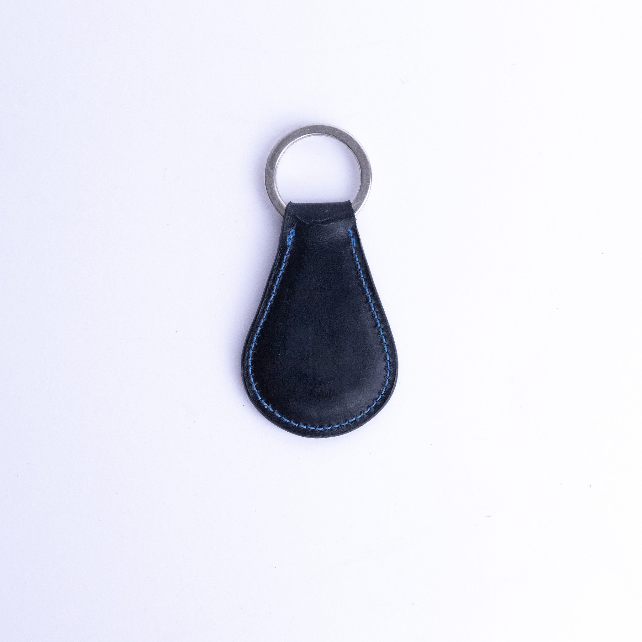The back of the Somerset key holder in navy blue English Bridle leather.
