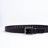 Detail of the black Spanish full grain milled leather of the Alarico belt