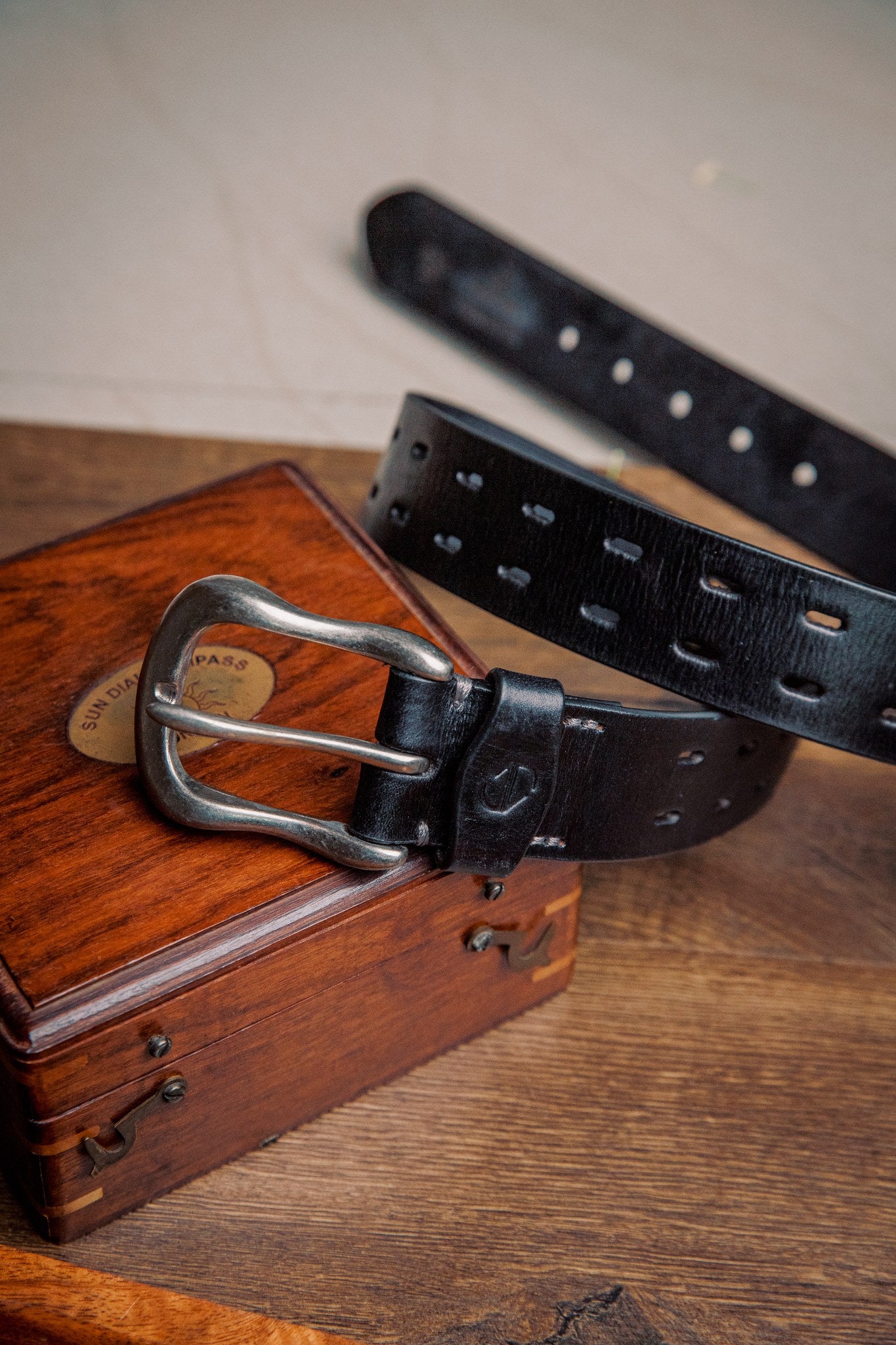 The Damian belt in black milled leather, composed and at rest