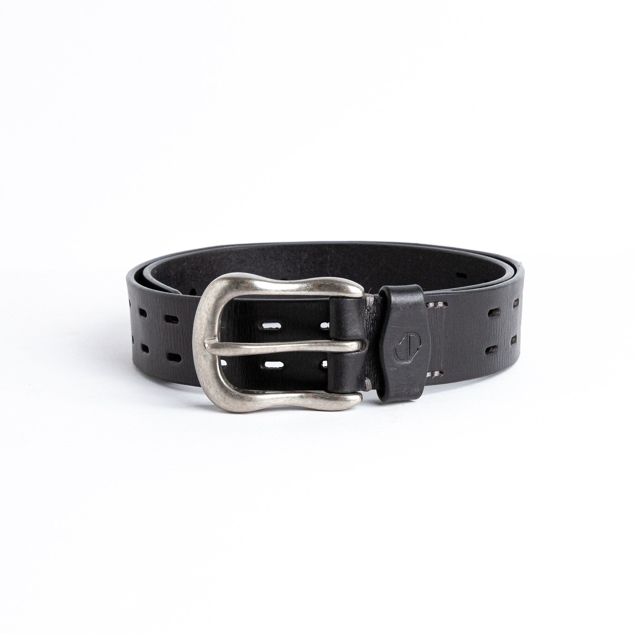 Close view of the dull nickel buckle and hand-sewn buckle points on the Damian belt in black