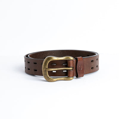 Close view of the dull brass buckle and hand-sewn buckle points on the Damian belt in cognac