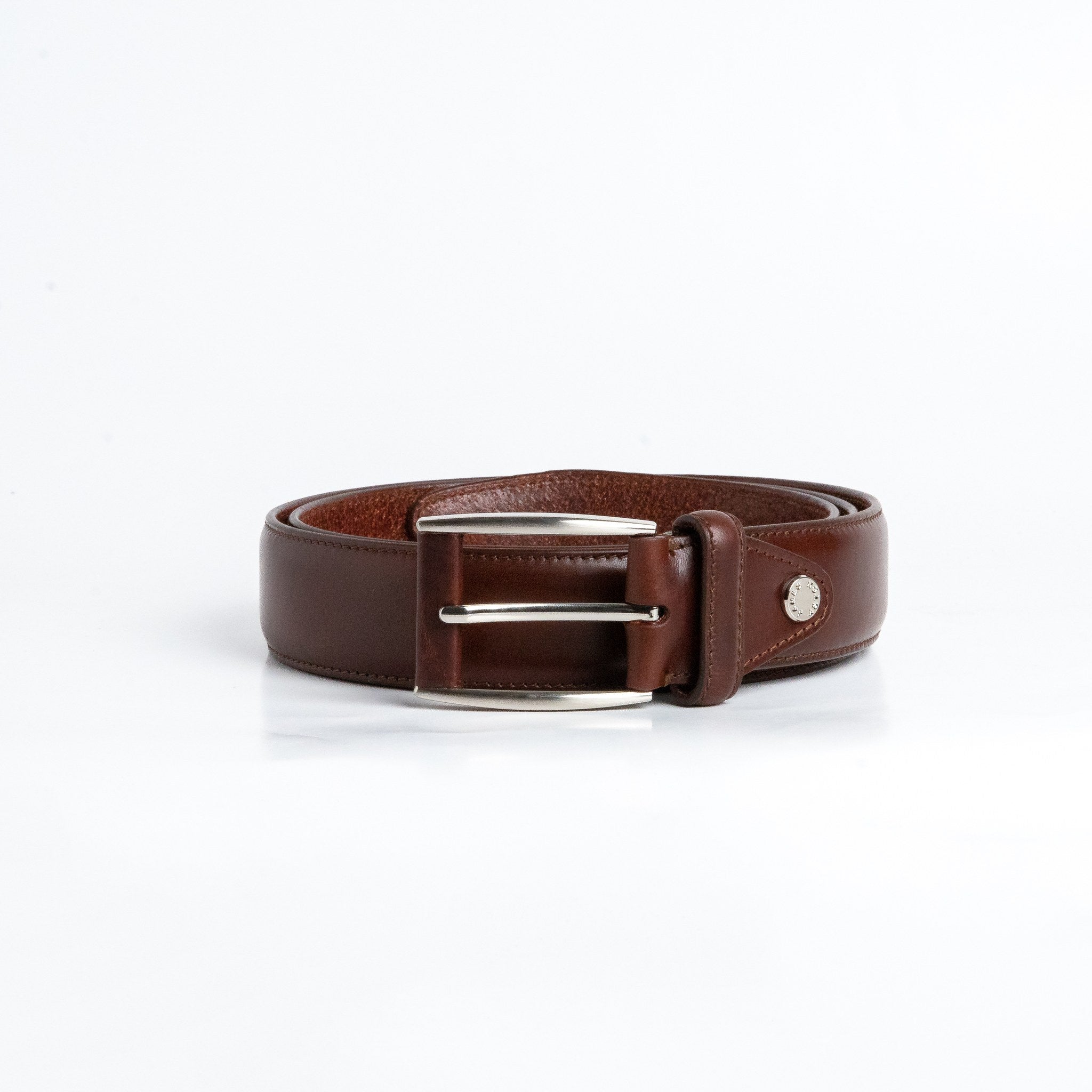 Close view of the brushed nickel buckle and solid brass screw on the Federico belt in Australian Nut