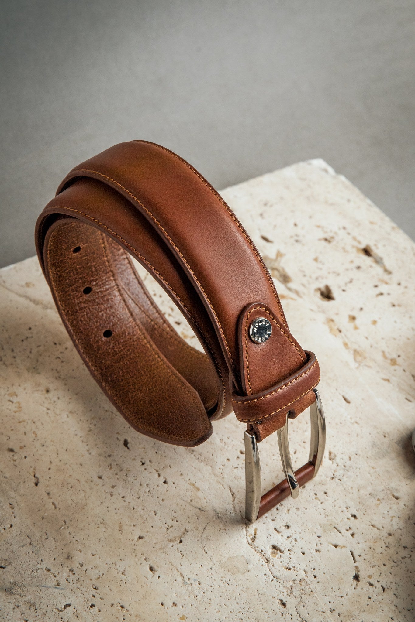 Detail of the cognac Italian Full Grain Vachetta leather and feather-edged stitching of the Federico belt