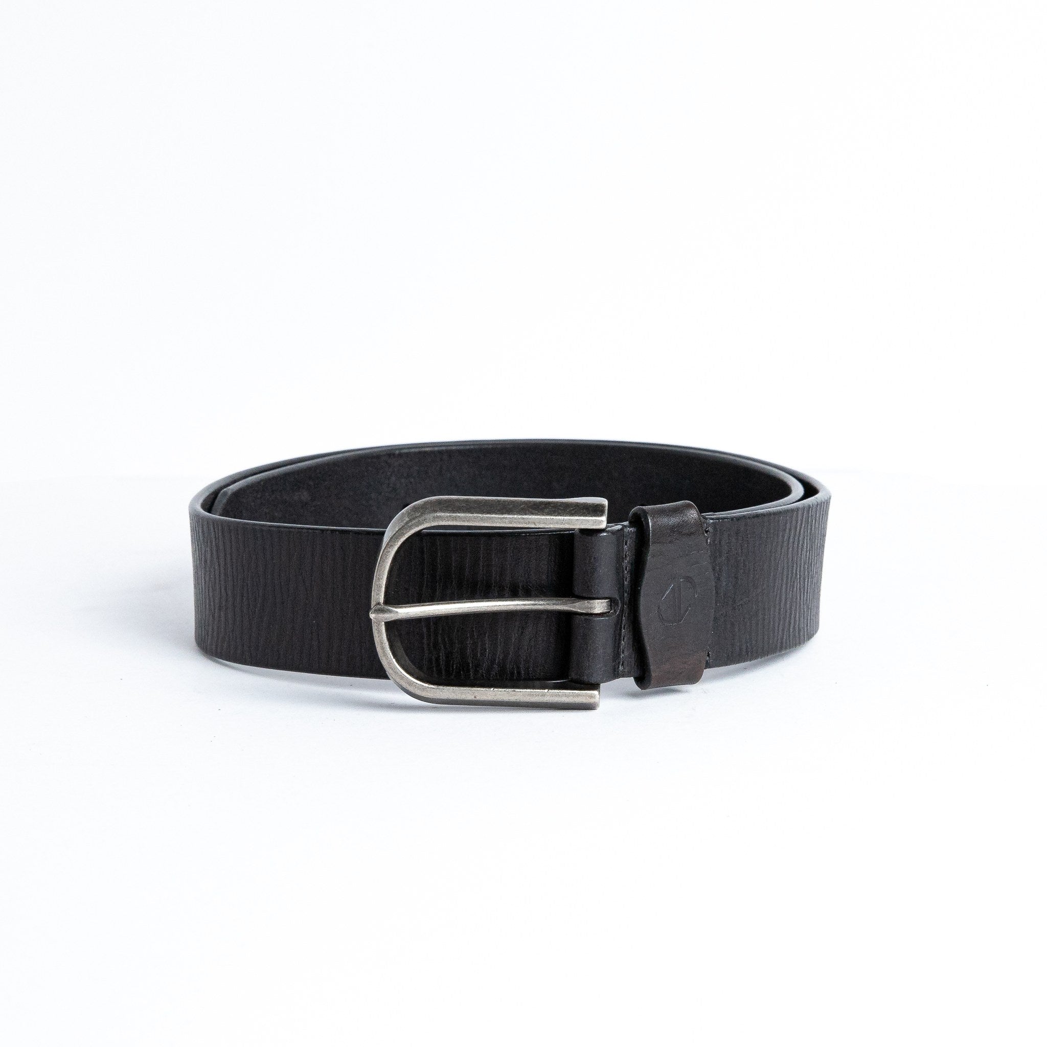 Detail of the black Spanish full grain milled leather of the Pedro belt