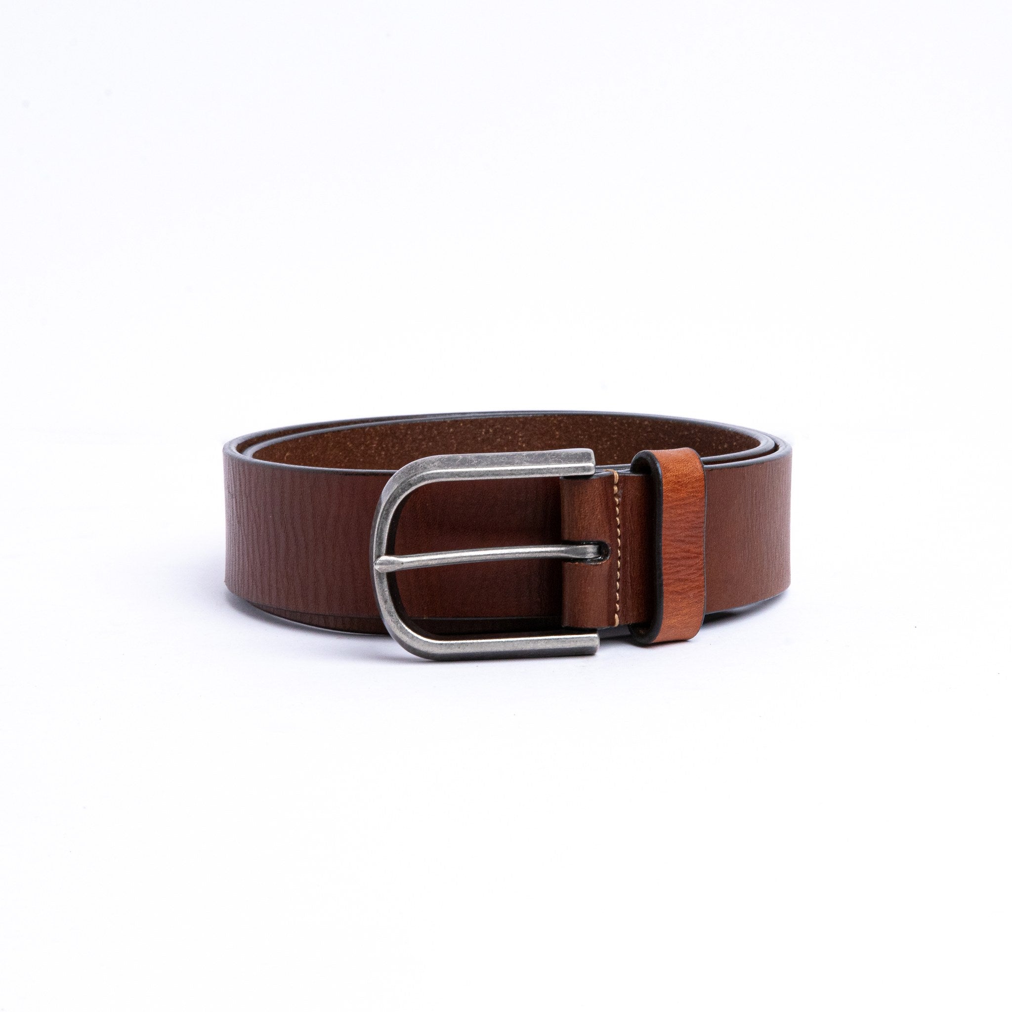 Detail of the cognac Spanish full grain milled leather of the Pedro belt