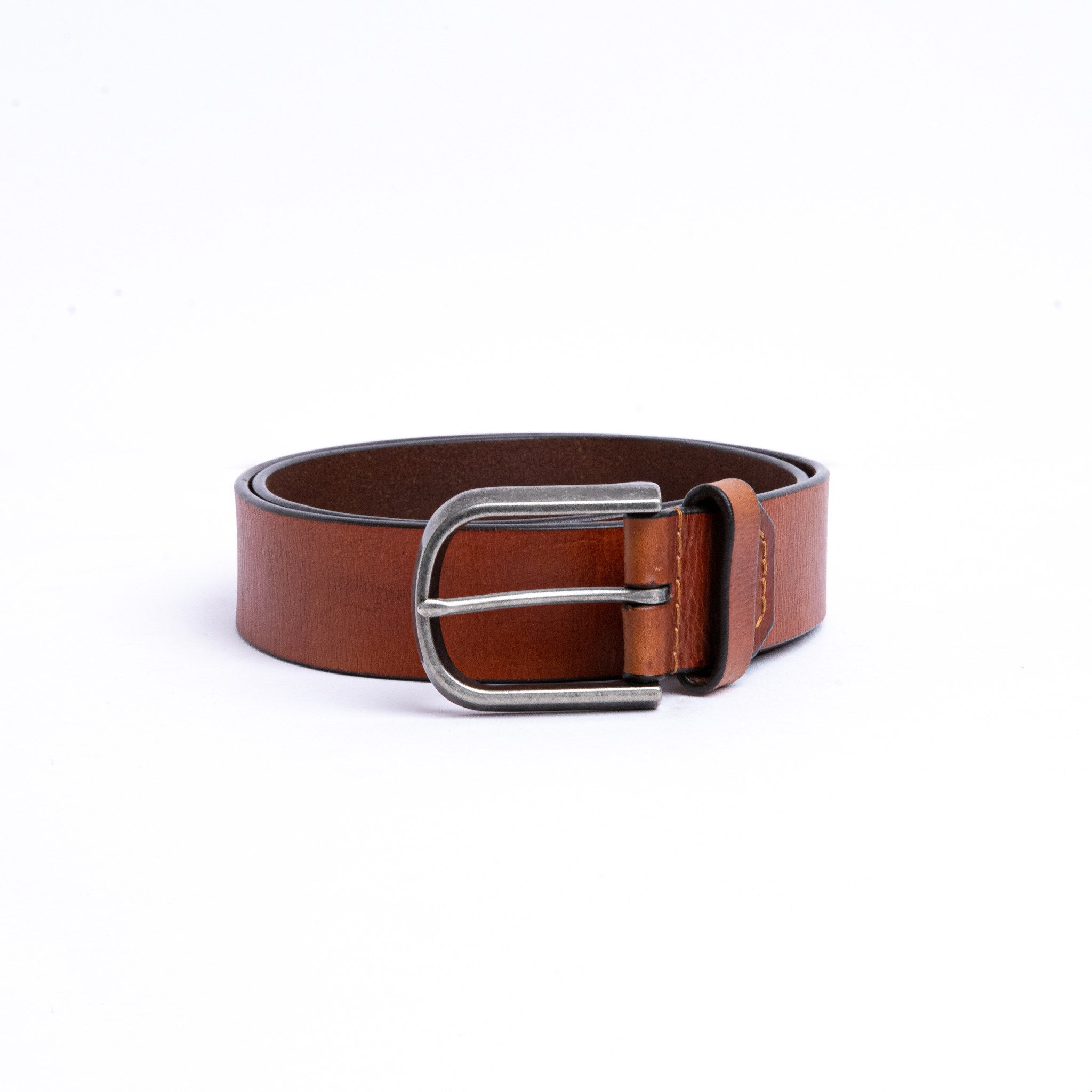 Detail of the tan Spanish full grain milled leather of the Pedro belt