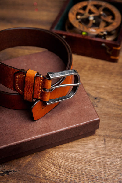 Close view of the silver finish buckle and hand-sewn buckle points on the Pedro belt in tan