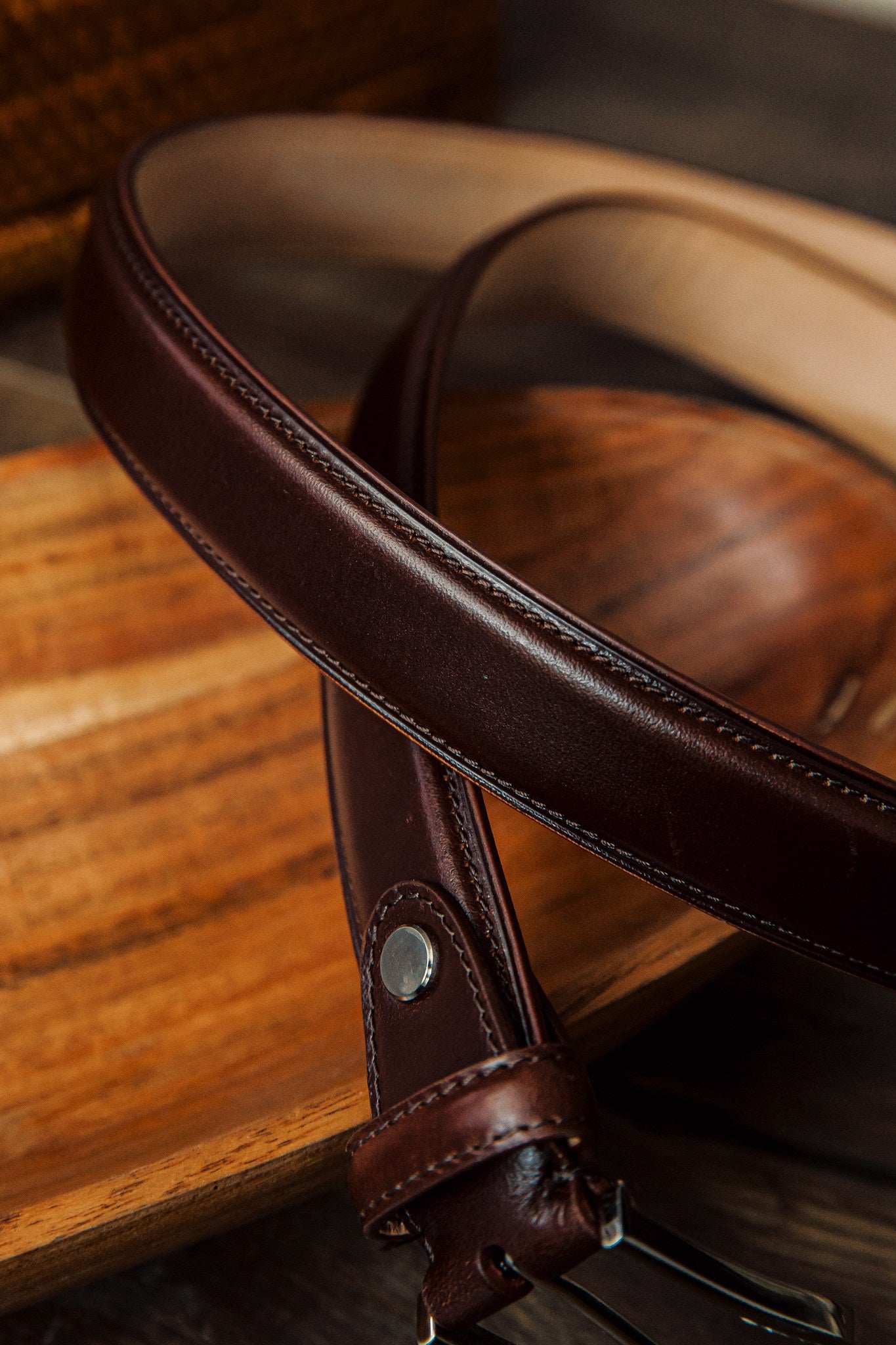 Close grain of the Australian Nut Italian full grain vegetable tanned Vachetta leather of The Santo belt