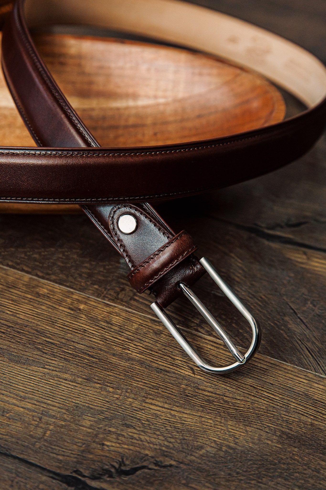 The Santo belt buckle in Australian Nut, hardware detail