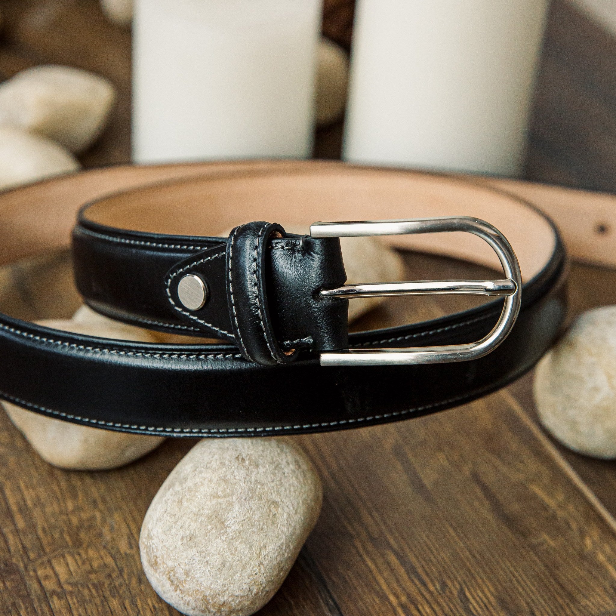 The Santo belt buckle in Black, hardware detail