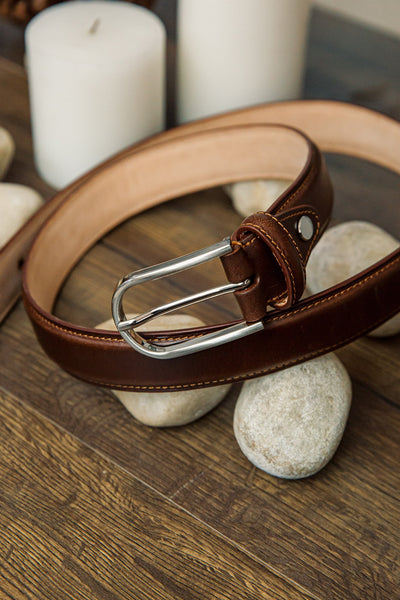 The Santo belt buckle in Cognac, hardware detail