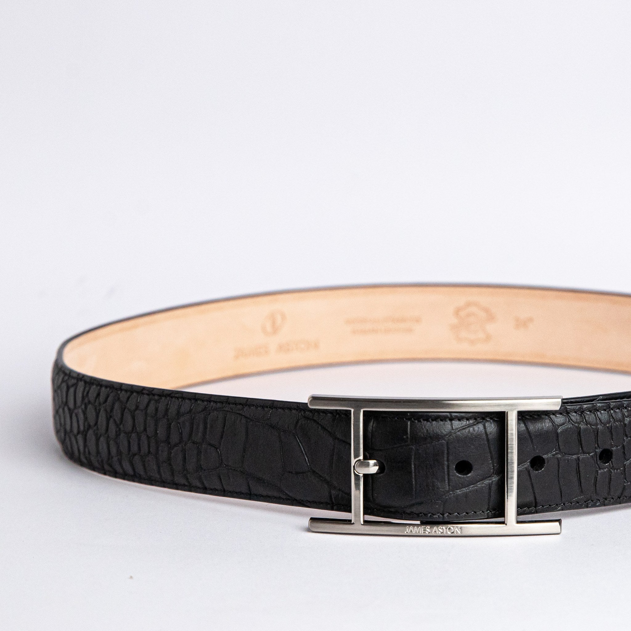 The Vincenzo belt in Black, full length