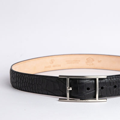 The Vincenzo belt in Black, full length