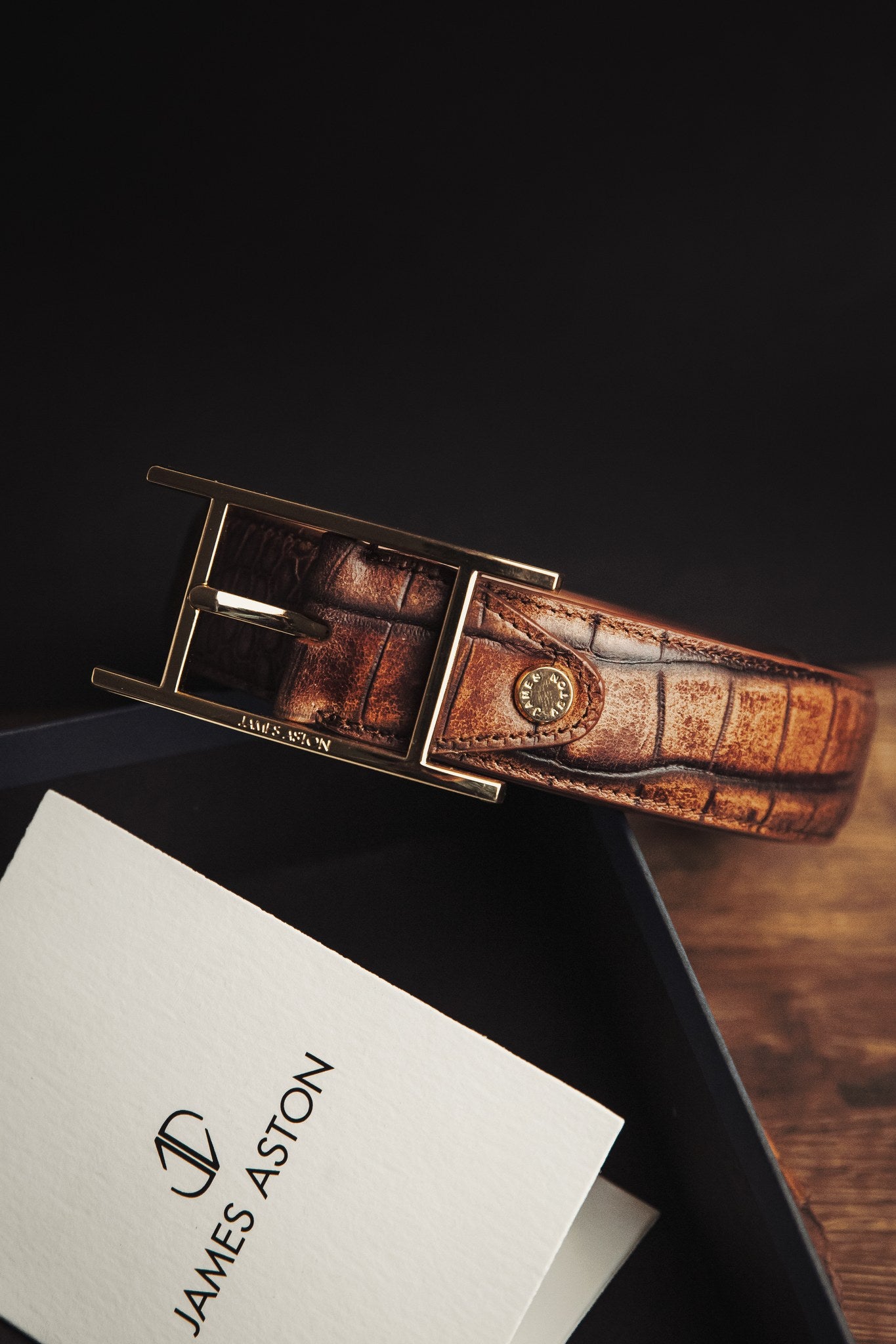 The Vincenzo belt in Cognac, leather character