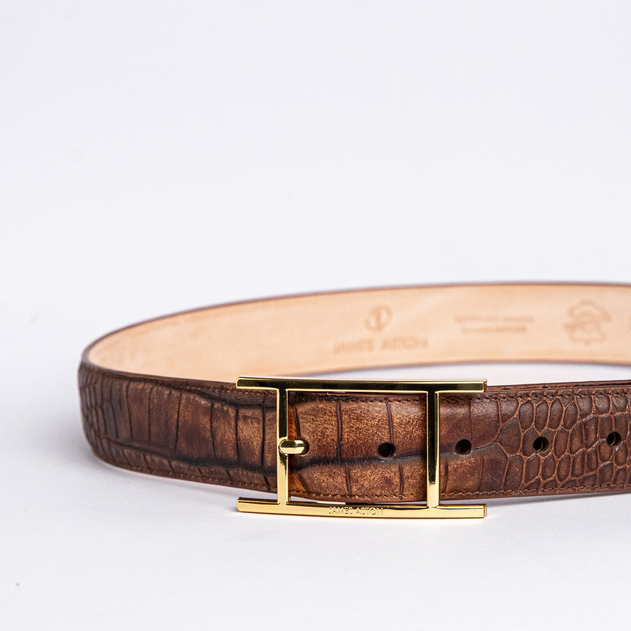 The Vincenzo belt in Cognac, full length