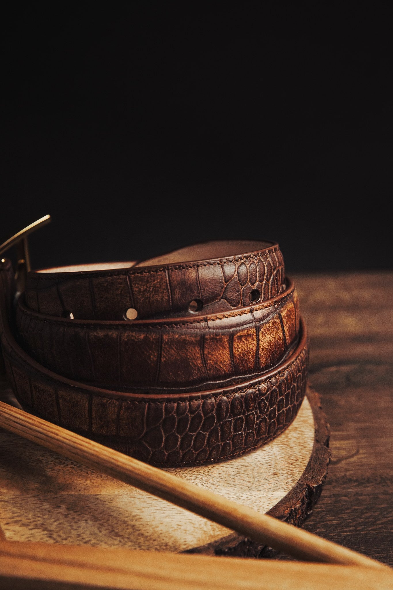 Close grain of the Cognac Italian vegetable tanned embossed leather of The Vincenzo belt