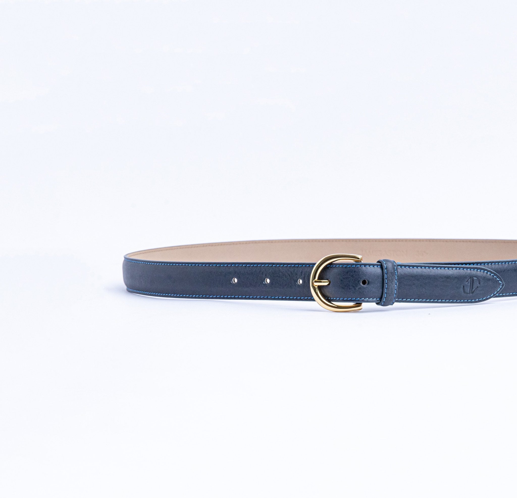 The Viviana dress belt in blue Vachetta leather, full length, with gold buckle.