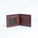 The window of the Zanebono With Flap II in indigo, the meshed ID holder on the flap.