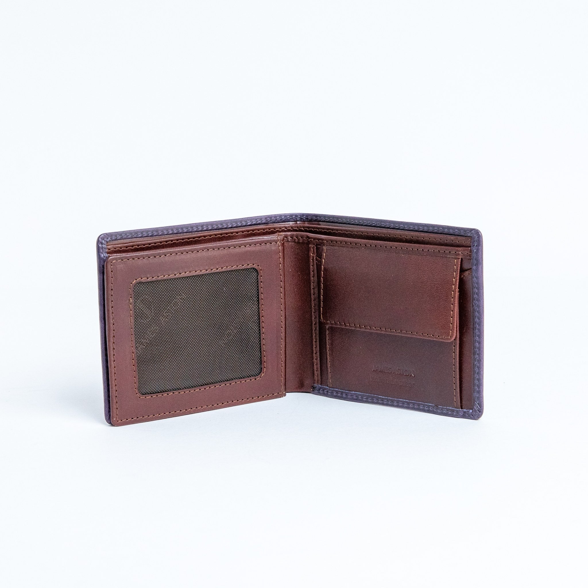 The window of the Zanebono With Flap II in indigo, the meshed ID holder on the flap.